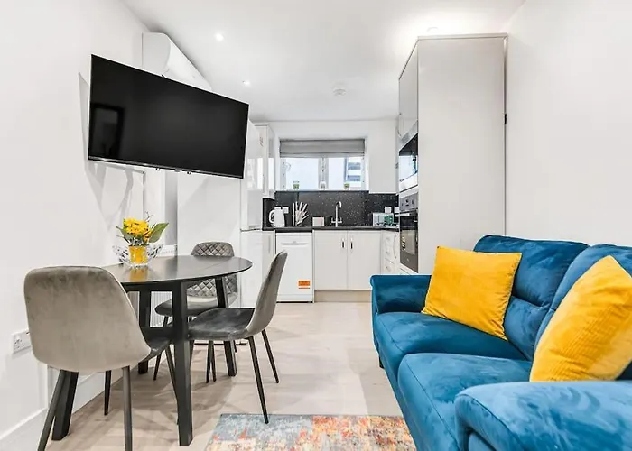 Luxstay Holland Park Apartment With Ac